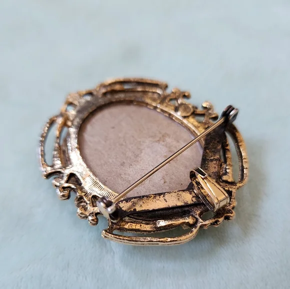 Vintage Needle Point Frame Brooch Yellow Floral Gold Antique Pin Embroidered - Picture 6 of 8